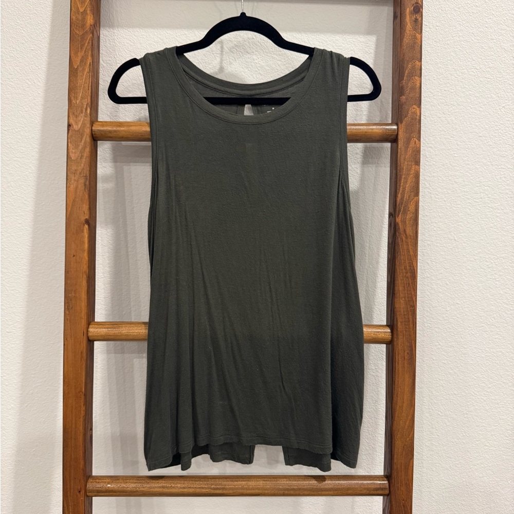 Women’s Sleeveless Tank Top - Olive Green